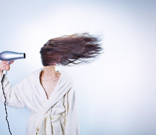 Cómo reconstruir el cabello dañado pelo castigado