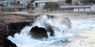 La borrasca 'Félix' mantiene este lunes en aviso a Baleares