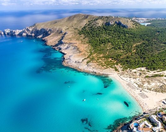 Rincones vírgenes y un litoral por descubrir