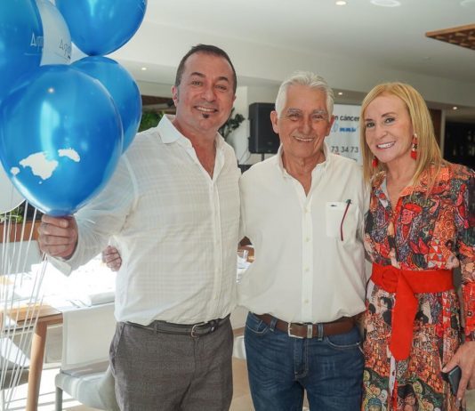 Agustín Martinez recibe el reconocimiento de Aspanob por su apoyo y solidaridad