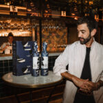 Pablo Erroz junto al vino