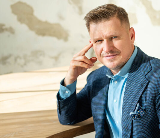 El conocido empresario Alexander the Guest, queda fascinado en su visita a VORO