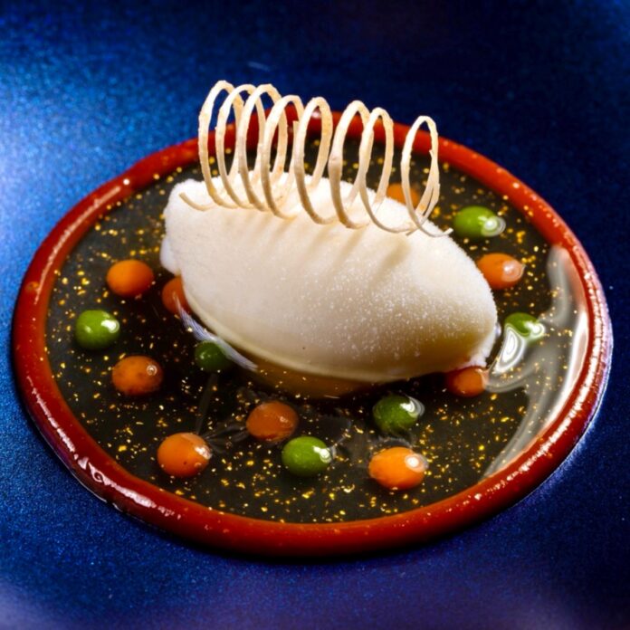 5872000080241049_zc_v1_1764692090399_0ecb672aca0f4e32917b8e7f27062e6d_plato_voro_restaurante_estrella_michelin_canyamel